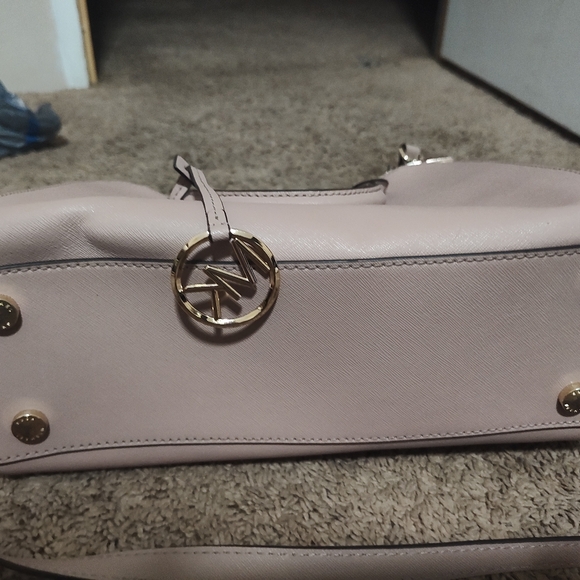 Michael Kors bag "Like New" - Picture 5 of 9